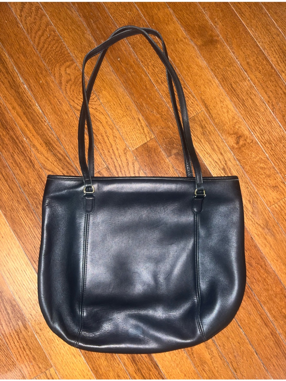 🗝️Vintage Coach Classic Black Leather Tote bag. perfect condition, barely worn.